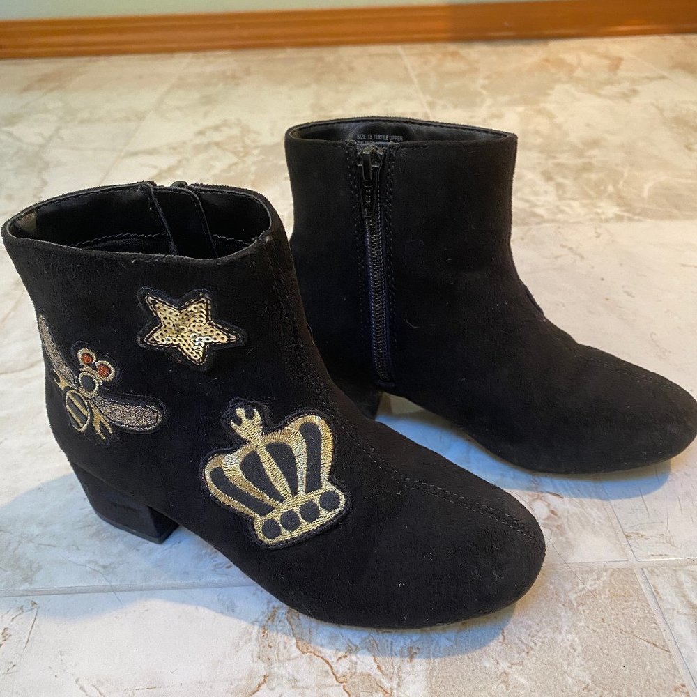 The Childrens Place Queen Bee Zip Ankle Booties
